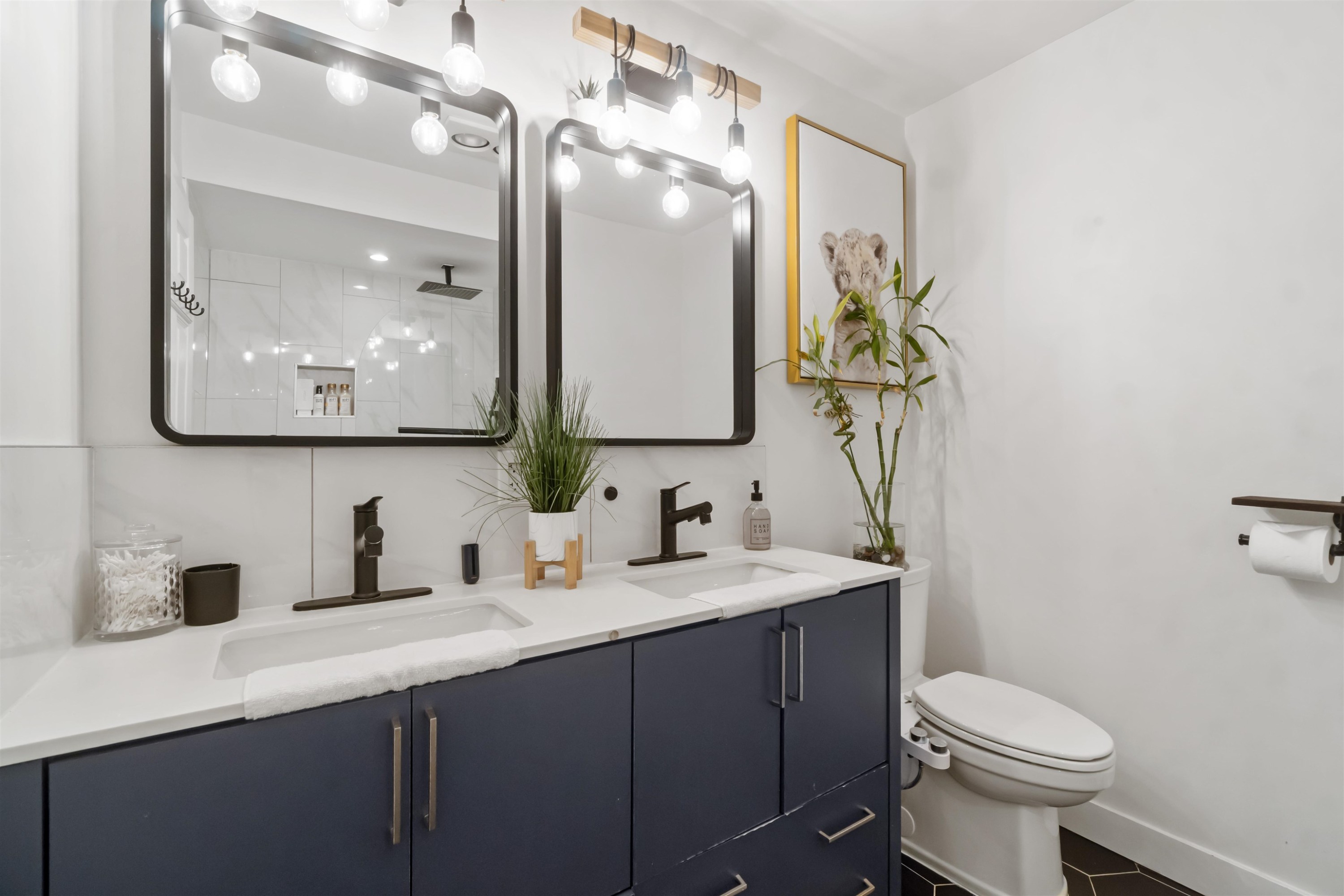 309 Gloucester Court, Coquitlam, BC - Indoor Photo Showing Bathroom