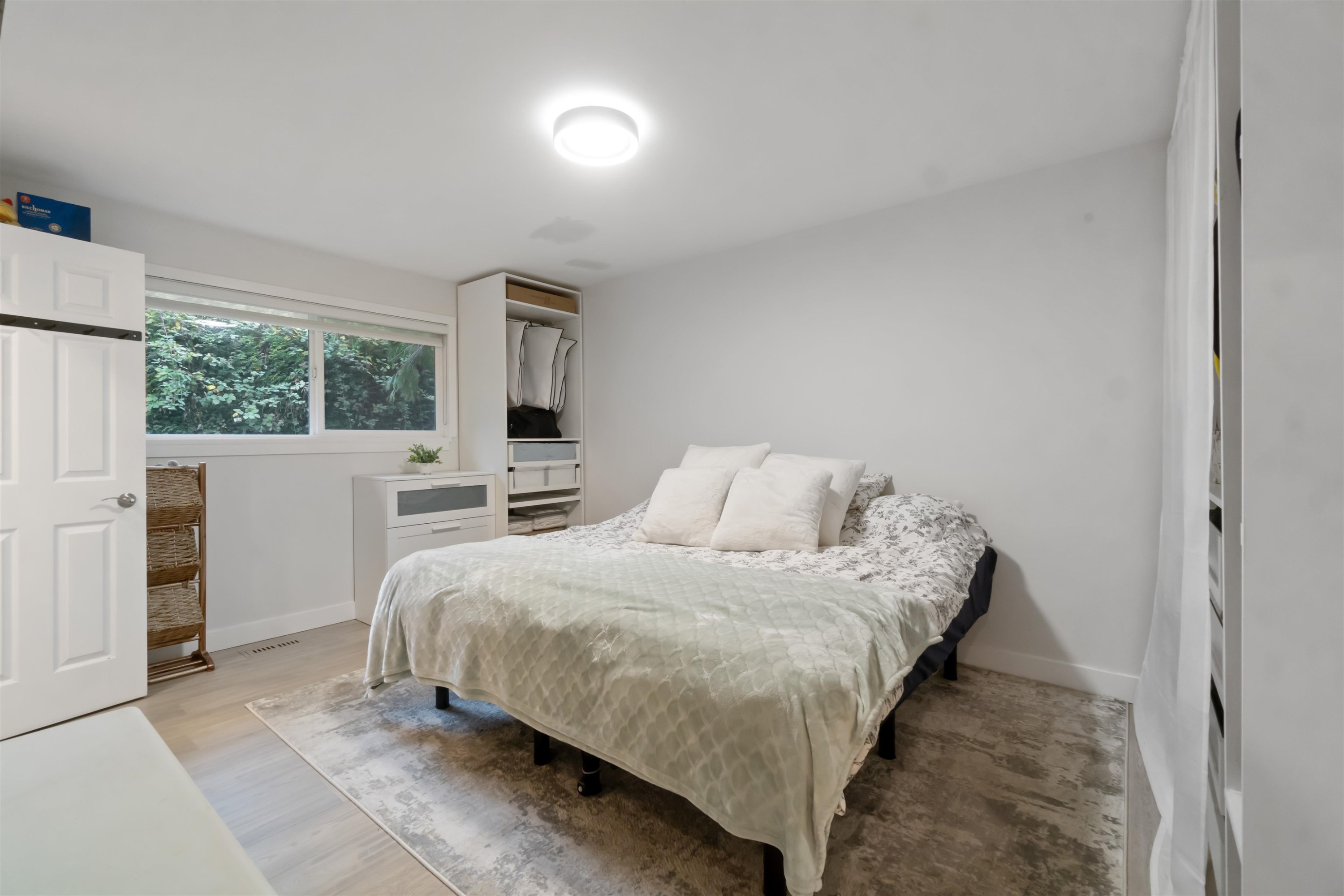 309 Gloucester Court, Coquitlam, BC - Indoor Photo Showing Bedroom