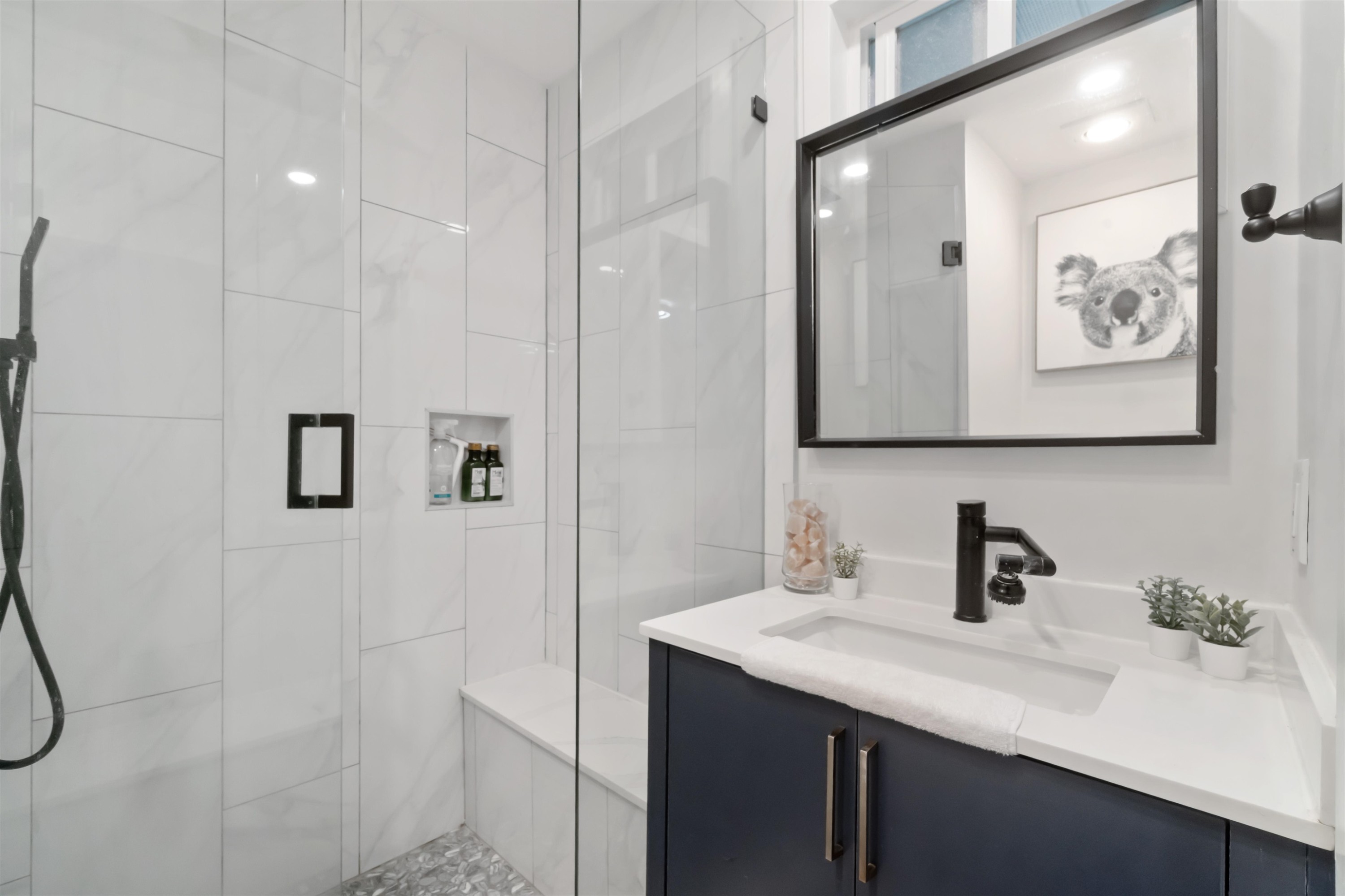 309 Gloucester Court, Coquitlam, BC - Indoor Photo Showing Bathroom