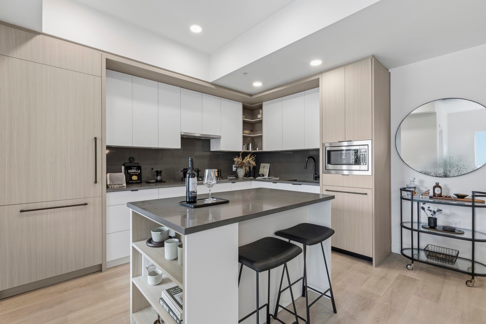 107-2268 Broadway E, Vancouver, BC - Indoor Photo Showing Kitchen