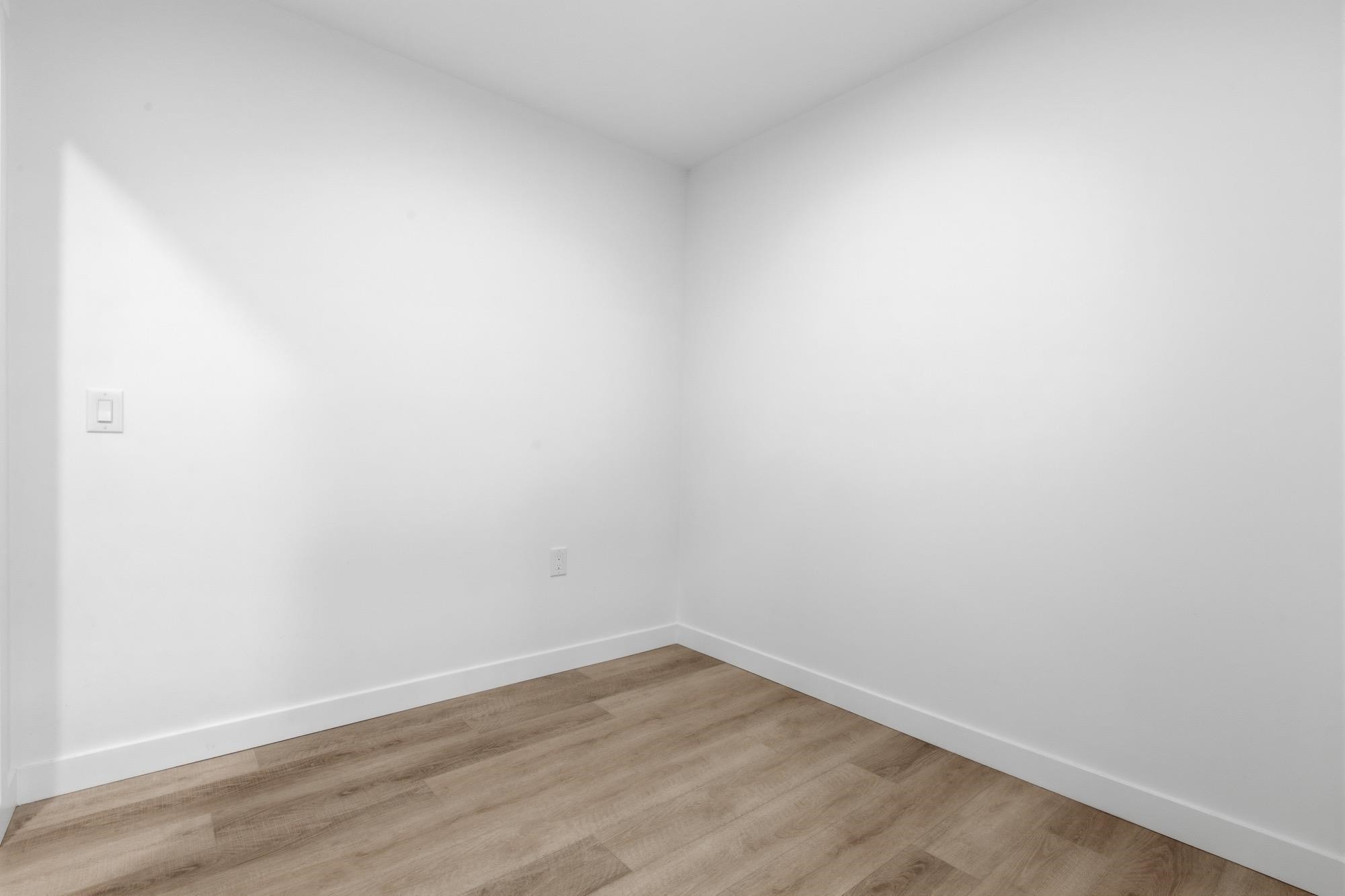 302-2268 Broadway E, Vancouver, BC - Indoor Photo Showing Other Room
