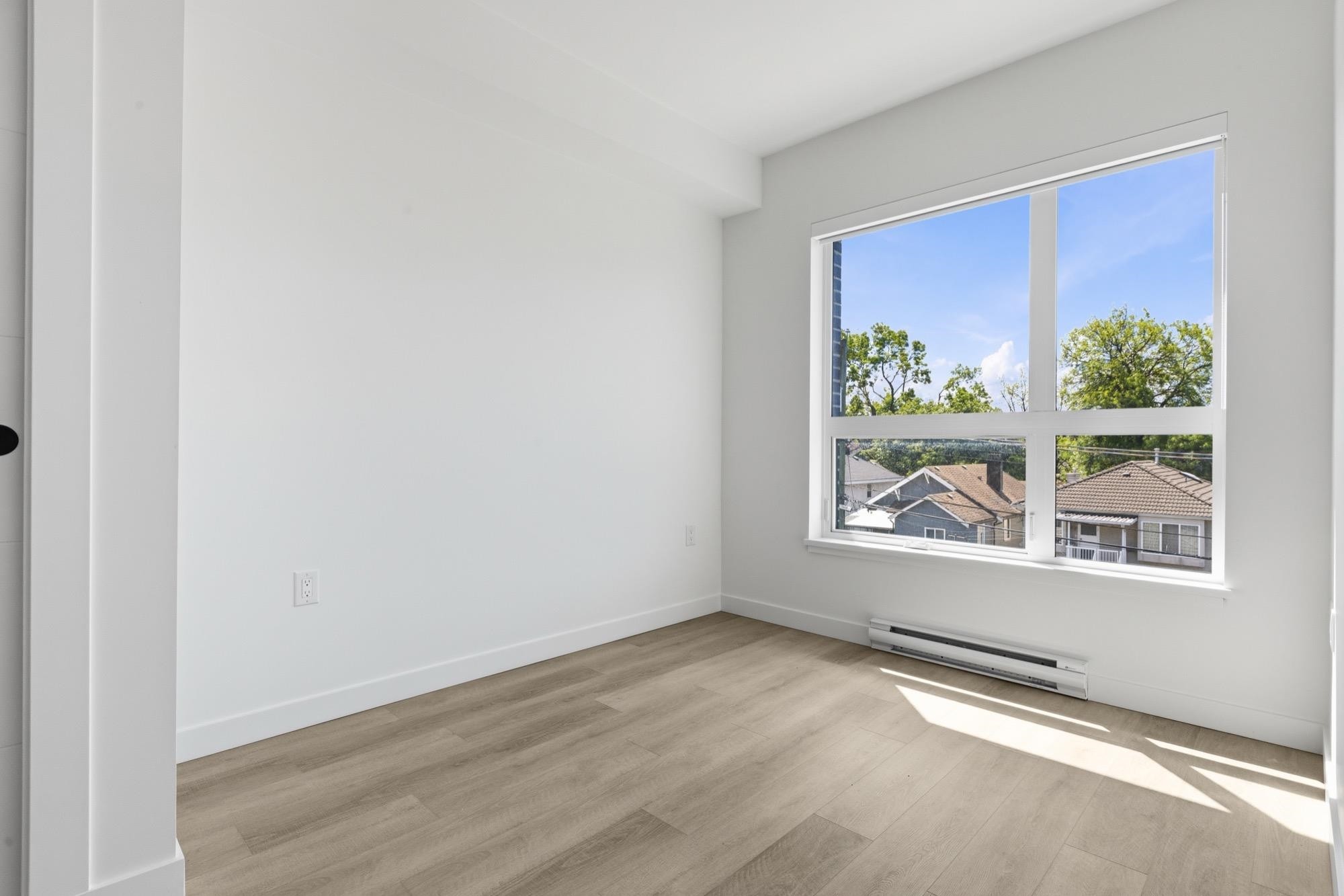 302-2268 Broadway E, Vancouver, BC - Indoor Photo Showing Other Room