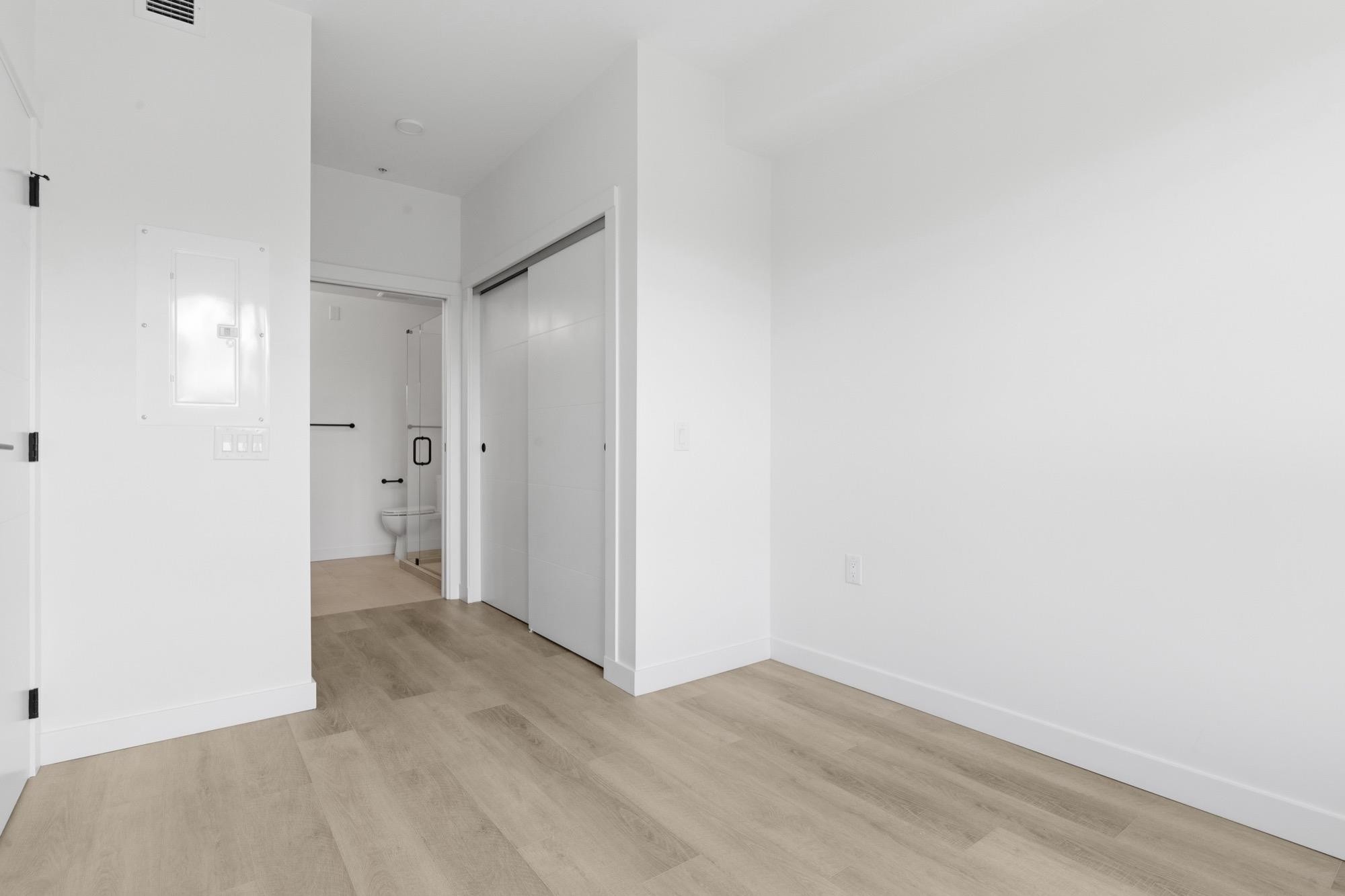 302-2268 Broadway E, Vancouver, BC - Indoor Photo Showing Other Room
