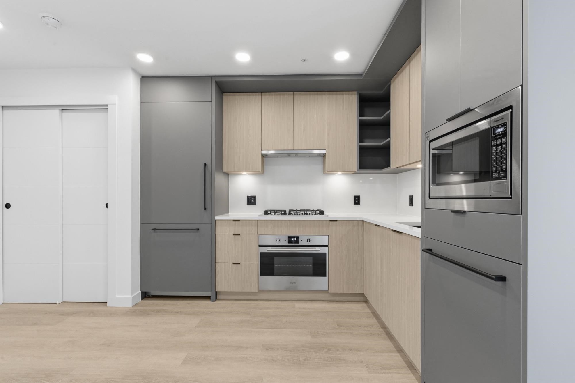 507-2268 Broadway E, Vancouver, BC - Indoor Photo Showing Kitchen