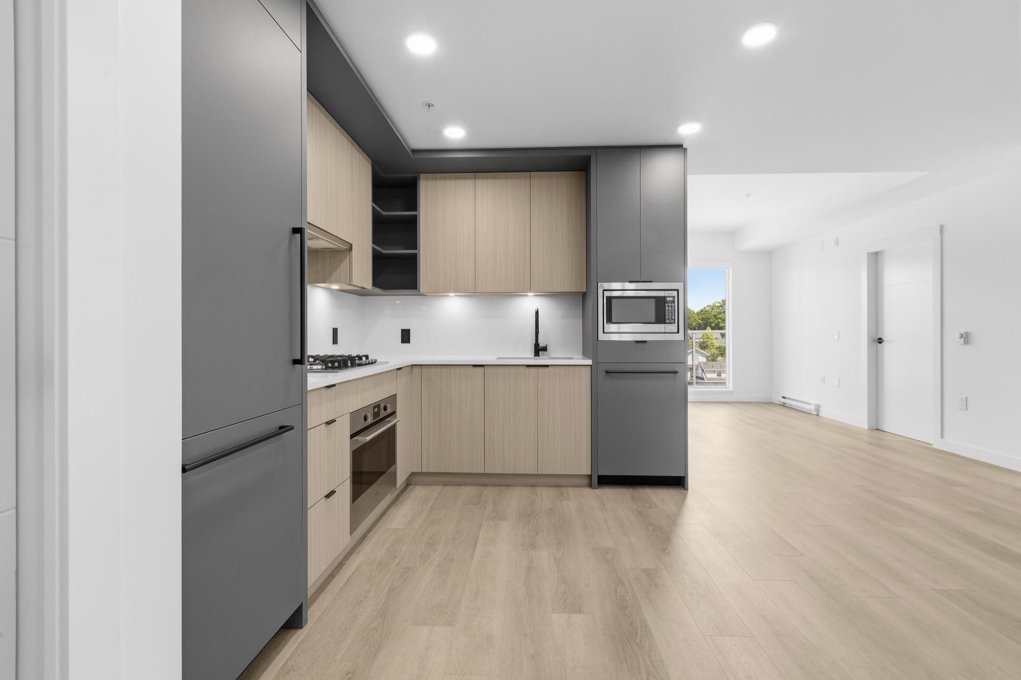 507-2268 Broadway E, Vancouver, BC - Indoor Photo Showing Kitchen