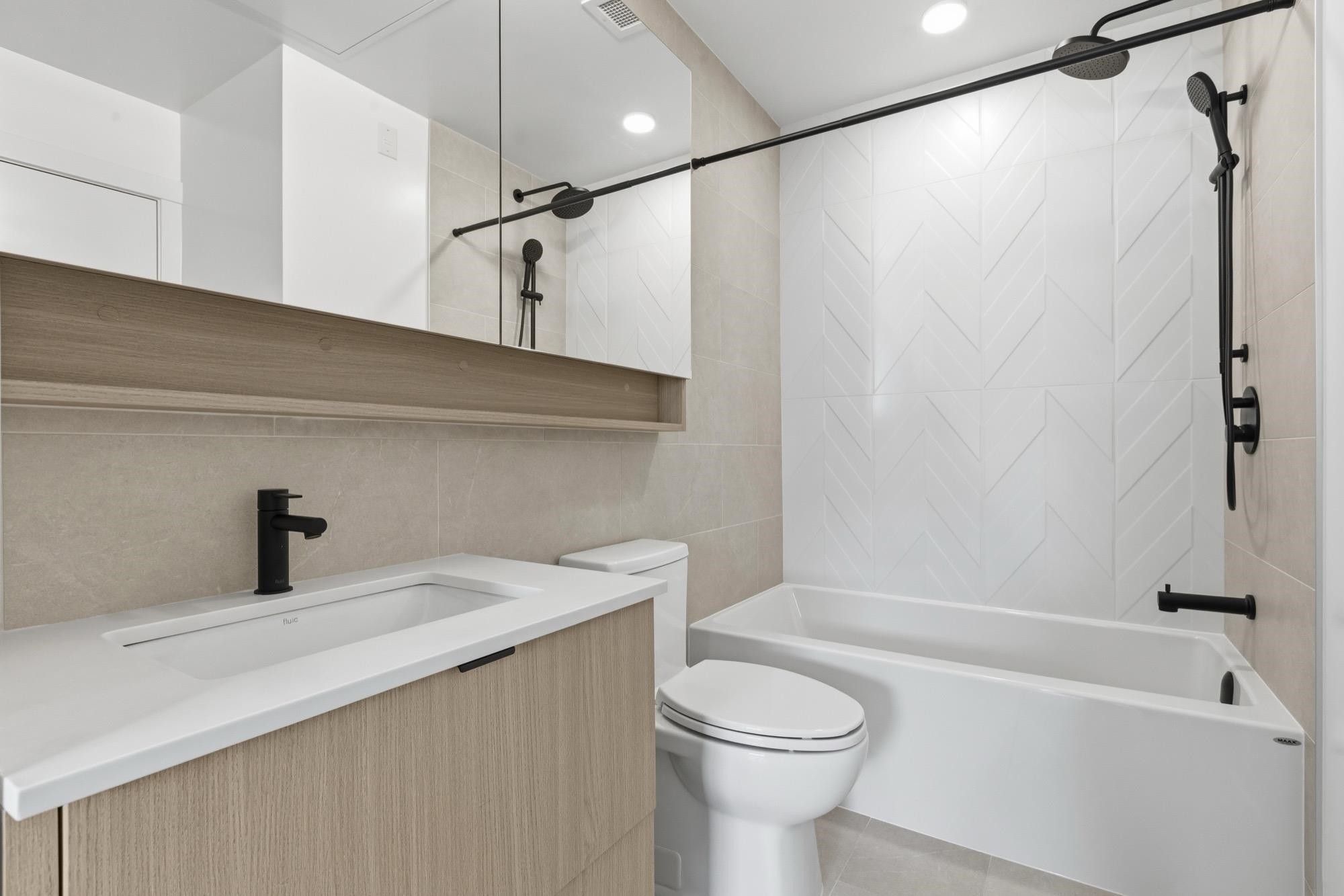 404-2268 Broadway E, Vancouver, BC - Indoor Photo Showing Bathroom