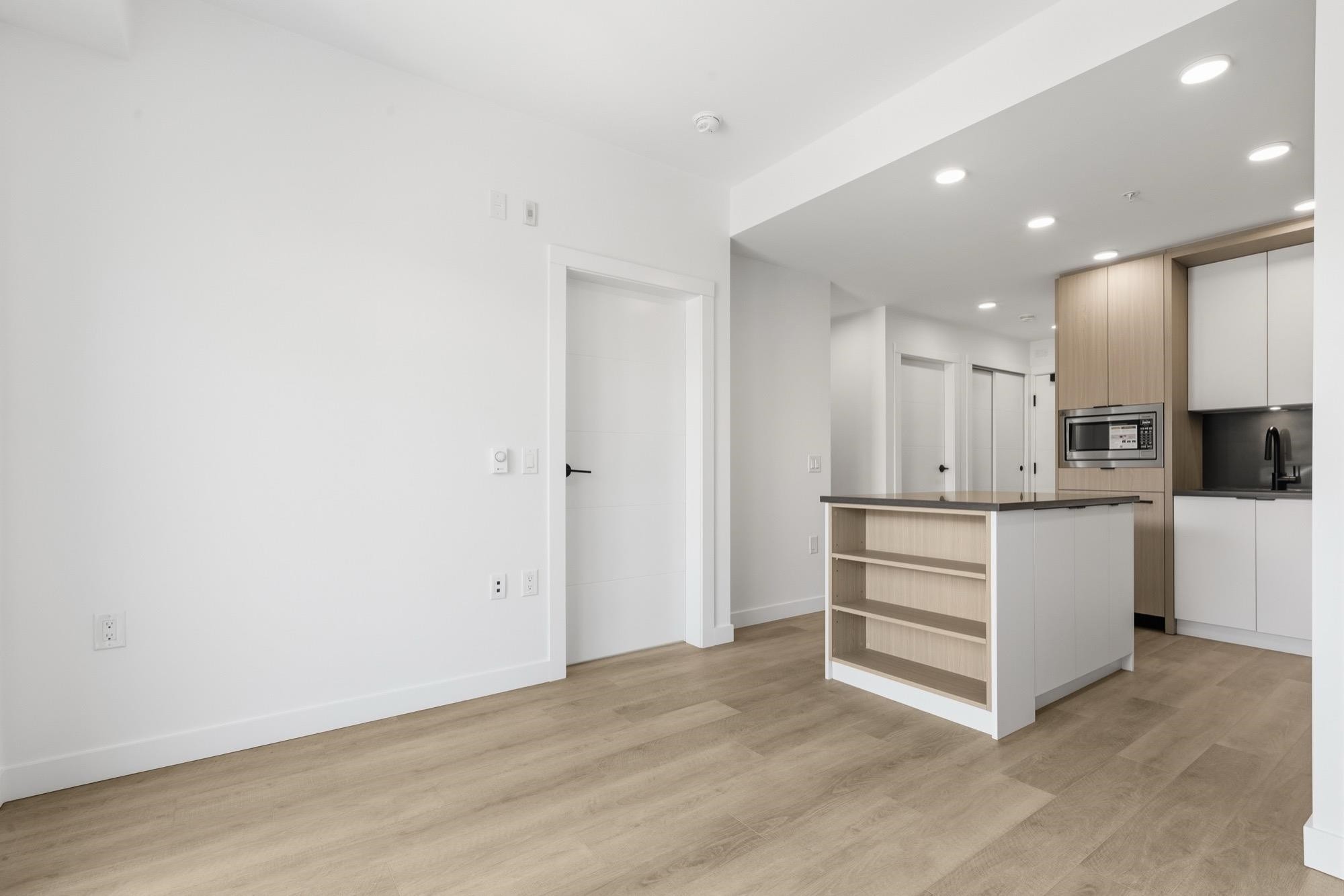 404-2268 Broadway E, Vancouver, BC - Indoor Photo Showing Kitchen