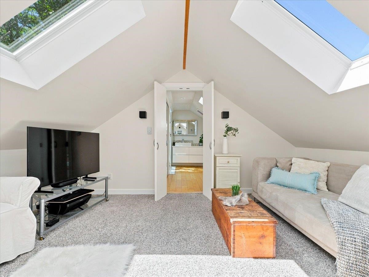 4399 Quebec Street, Vancouver, BC - Indoor