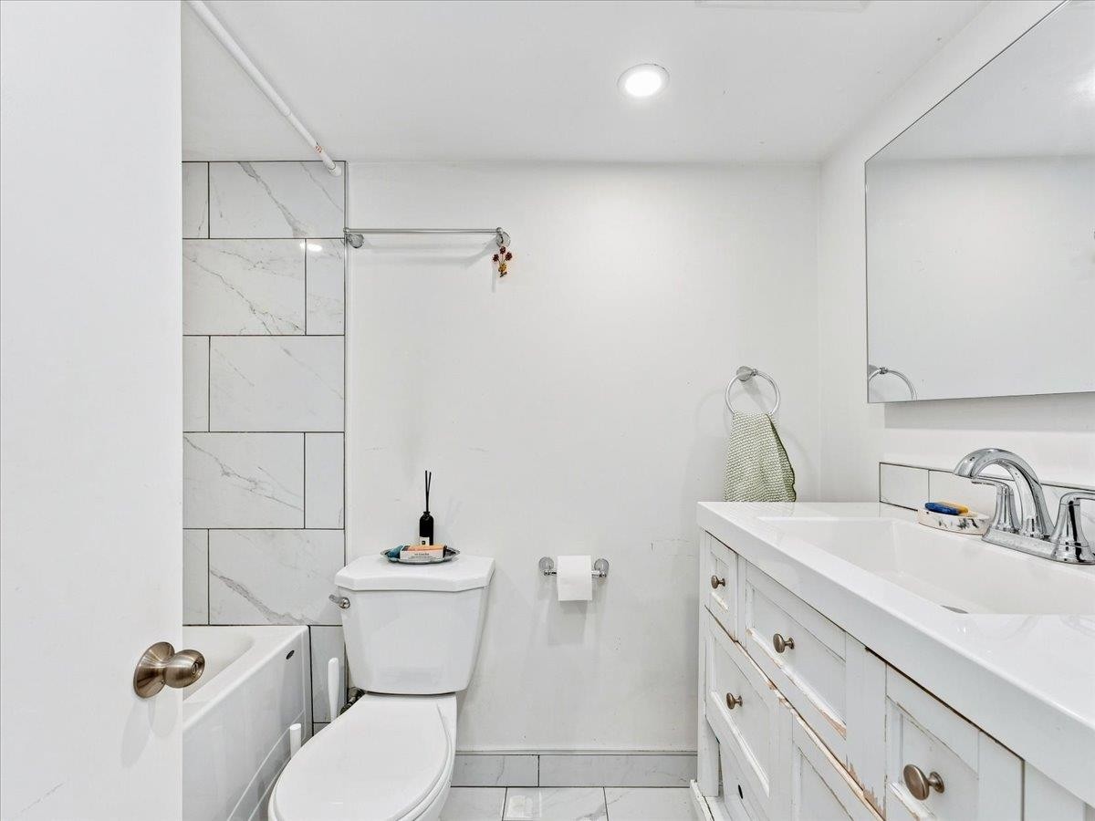 4399 Quebec Street, Vancouver, BC - Indoor Photo Showing Bathroom