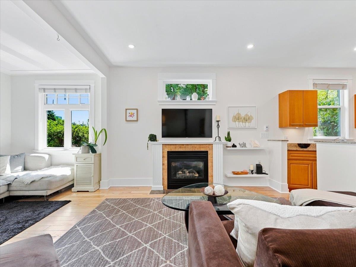 4399 Quebec Street, Vancouver, BC - Indoor Photo Showing Living Room With Fireplace