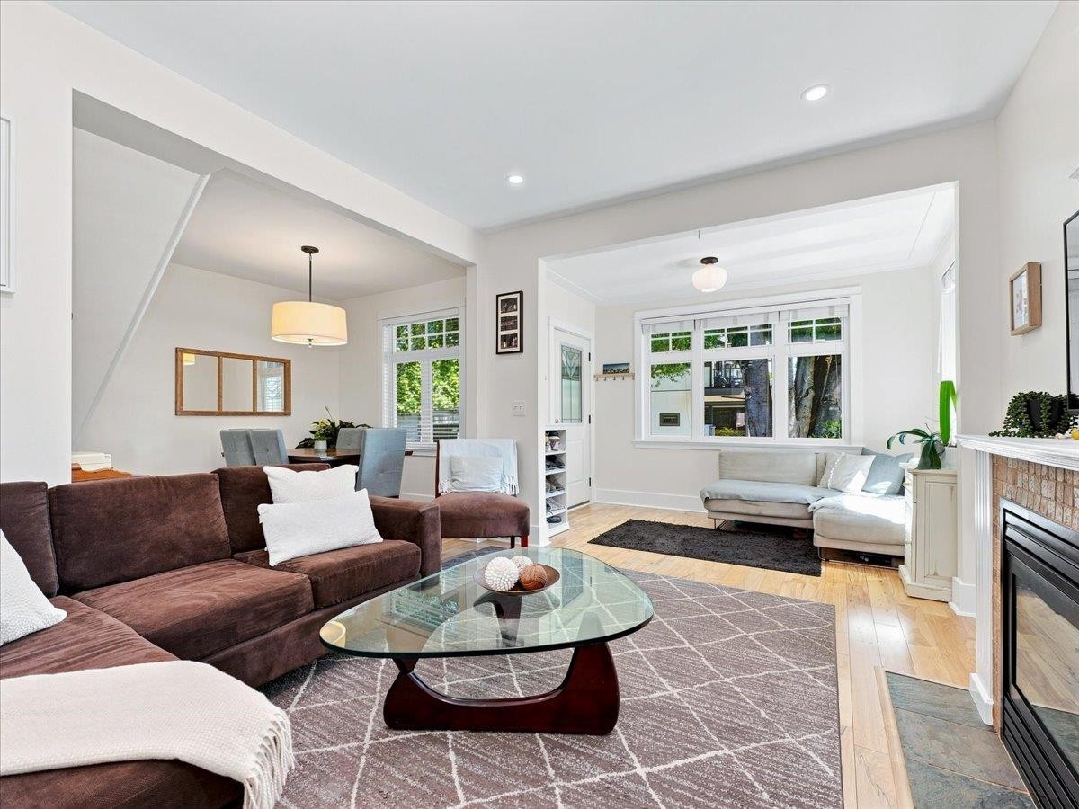 4399 Quebec Street, Vancouver, BC - Indoor Photo Showing Living Room With Fireplace