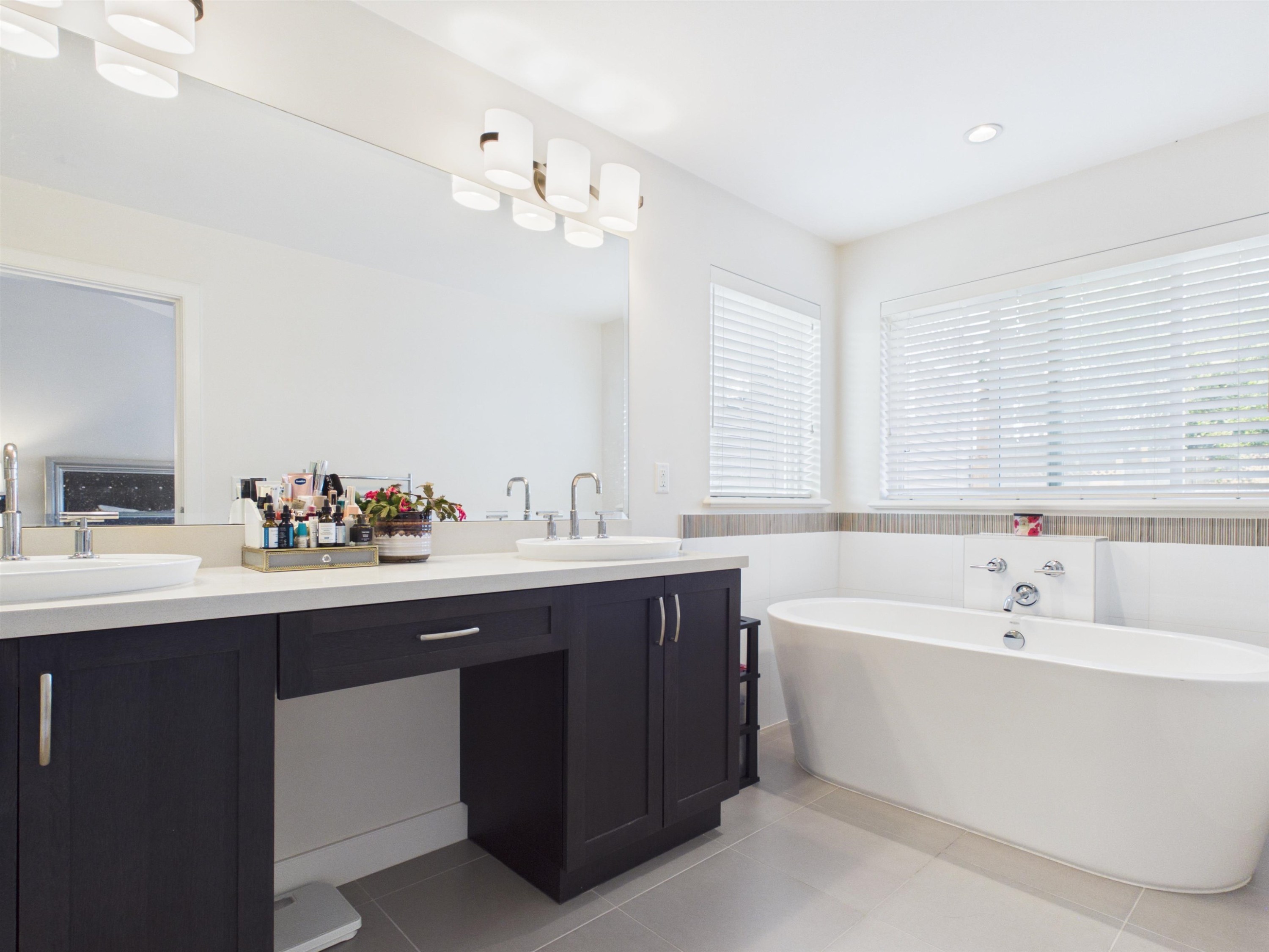 1517 Dayton Street, Coquitlam, BC - Indoor Photo Showing Bathroom