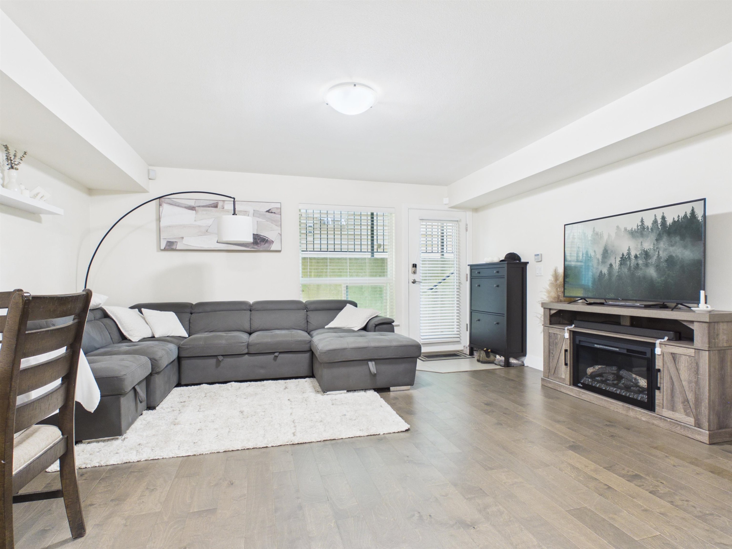 1517 Dayton Street, Coquitlam, BC - Indoor Photo Showing Living Room With Fireplace