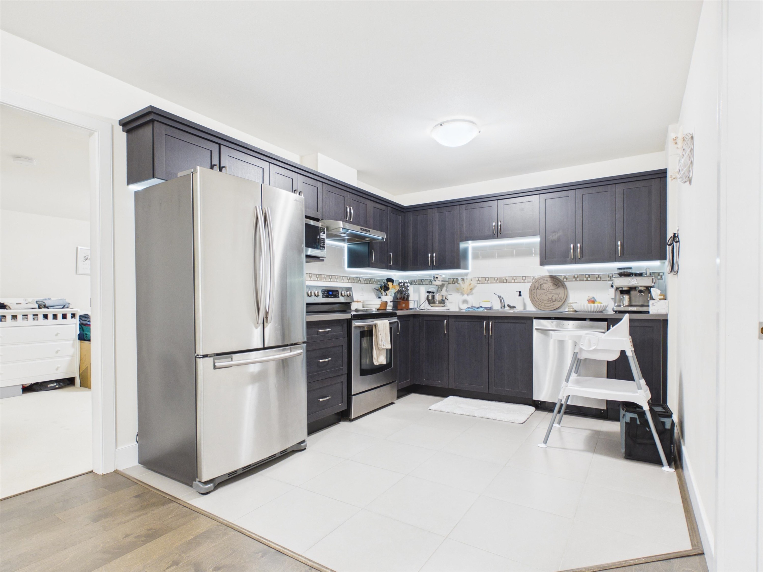 1517 Dayton Street, Coquitlam, BC - Indoor Photo Showing Kitchen
