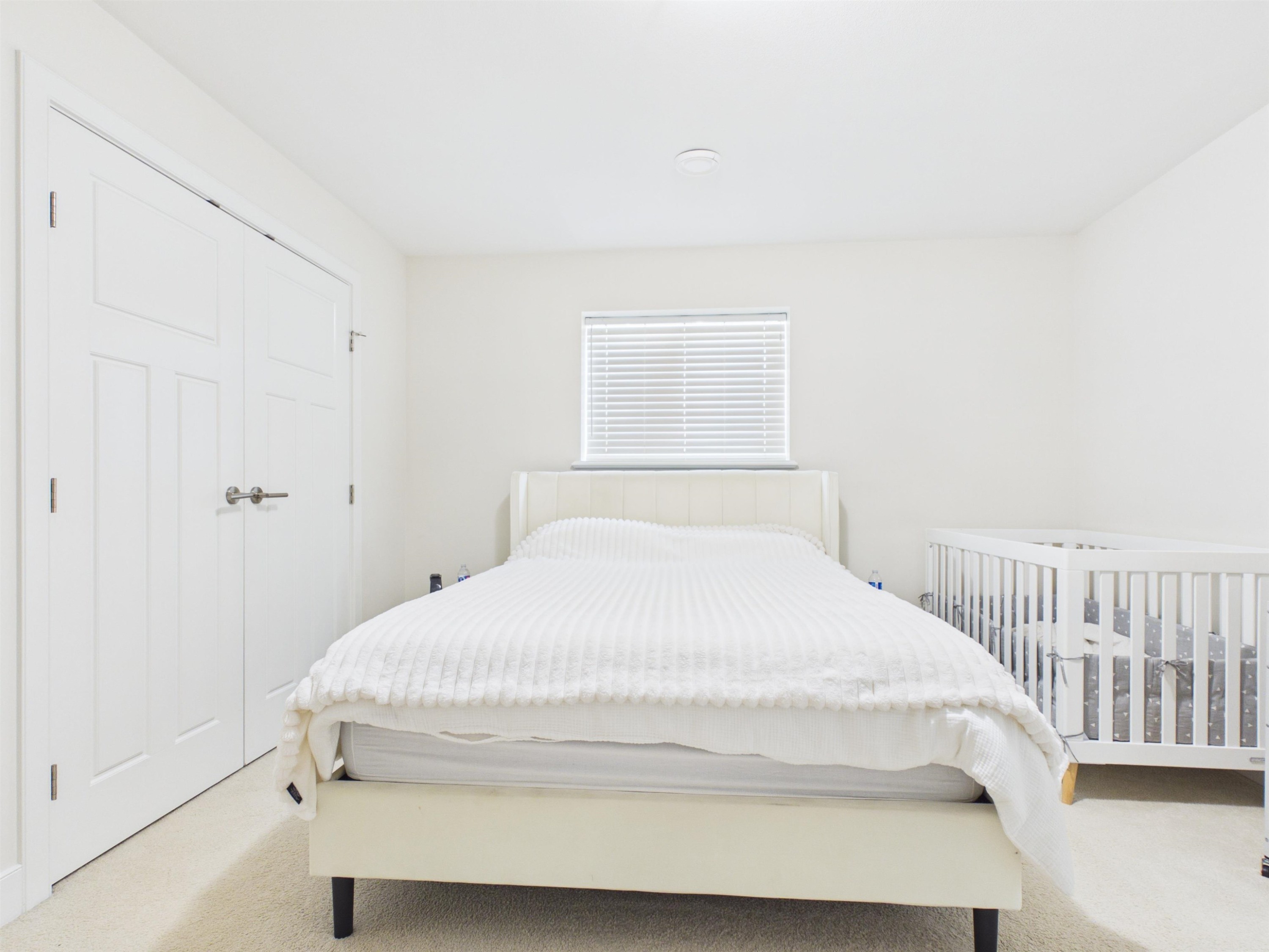 1517 Dayton Street, Coquitlam, BC - Indoor Photo Showing Bedroom