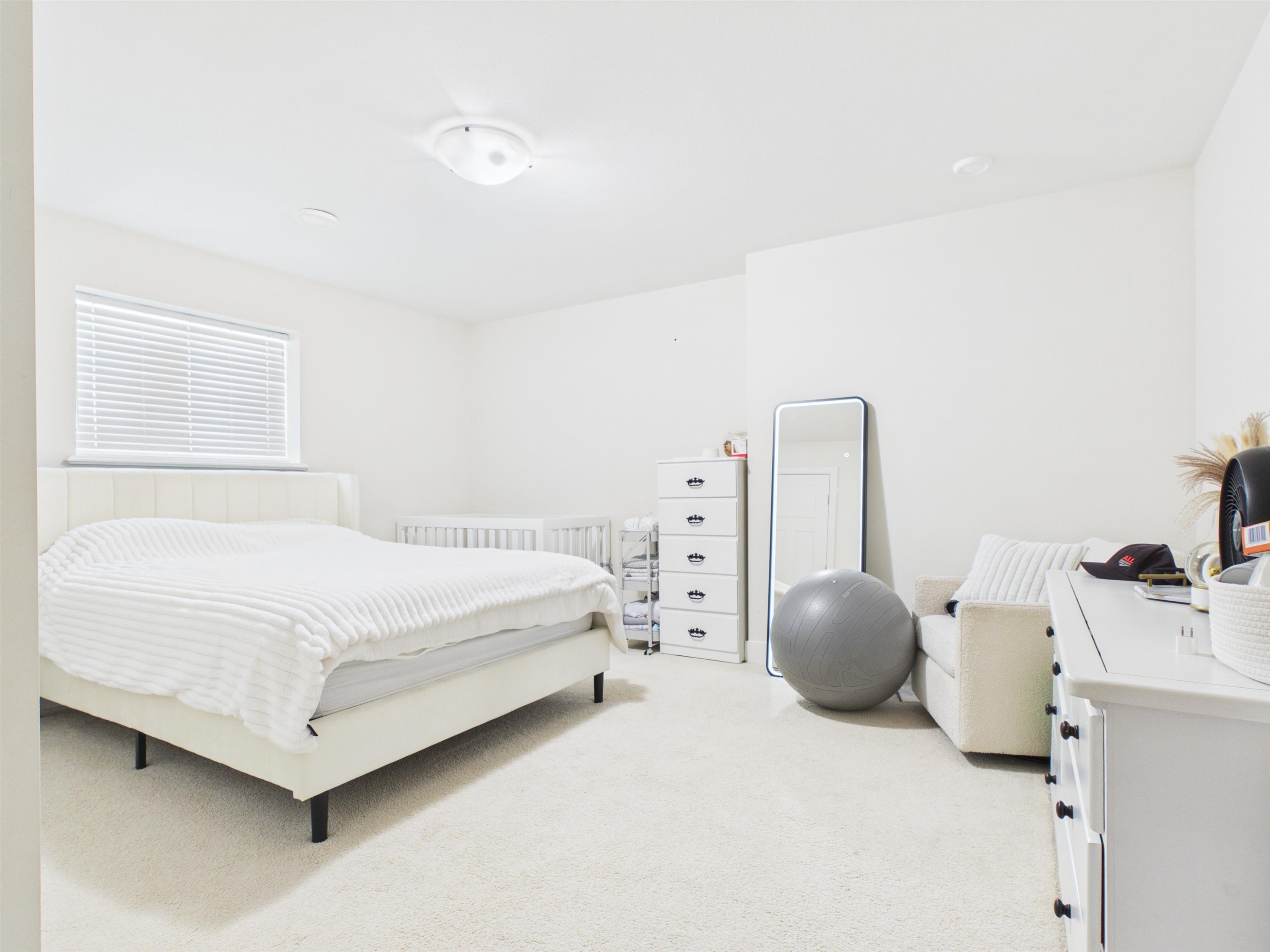 1517 Dayton Street, Coquitlam, BC - Indoor Photo Showing Bedroom