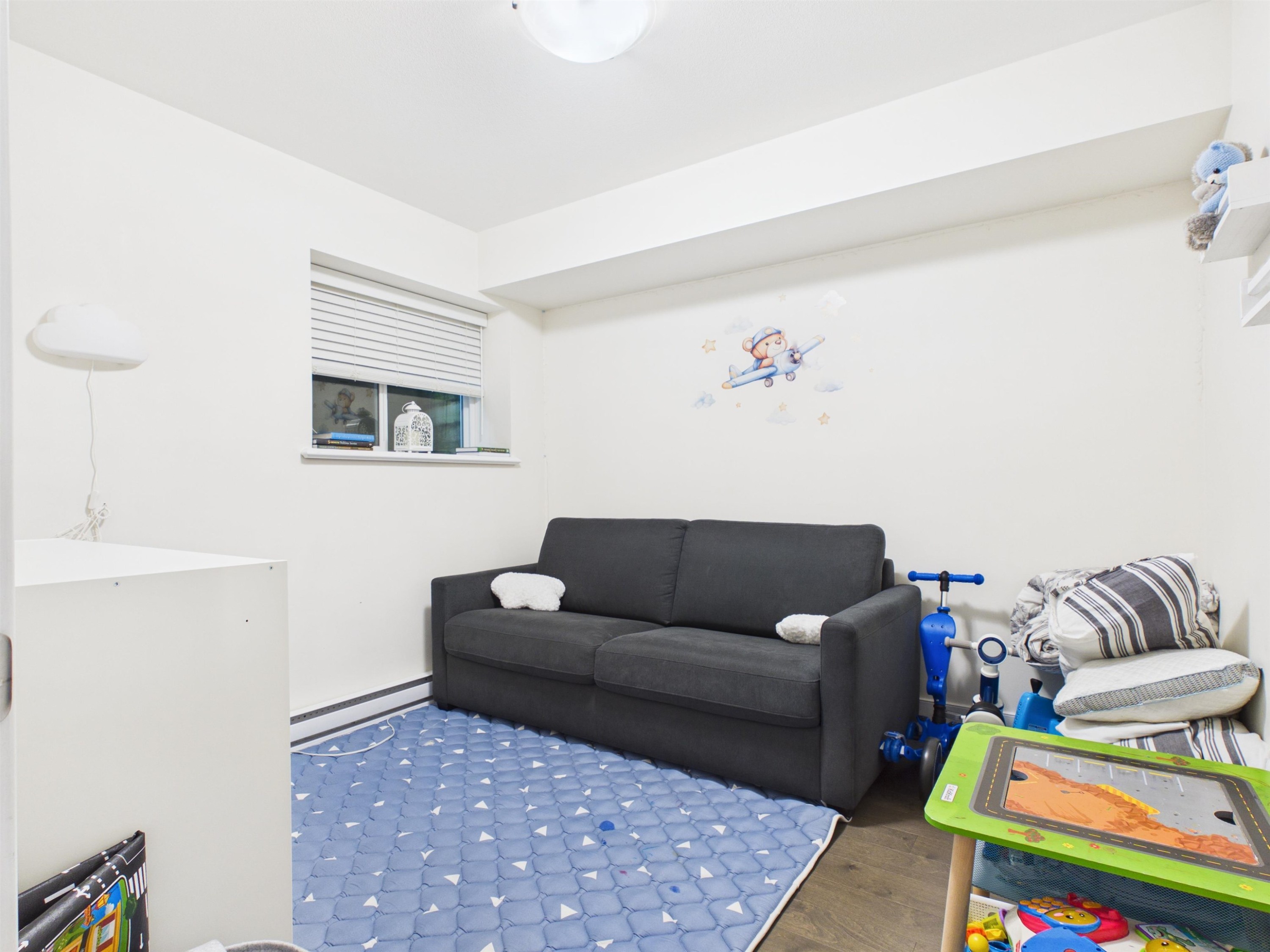 1517 Dayton Street, Coquitlam, BC - Indoor Photo Showing Other Room
