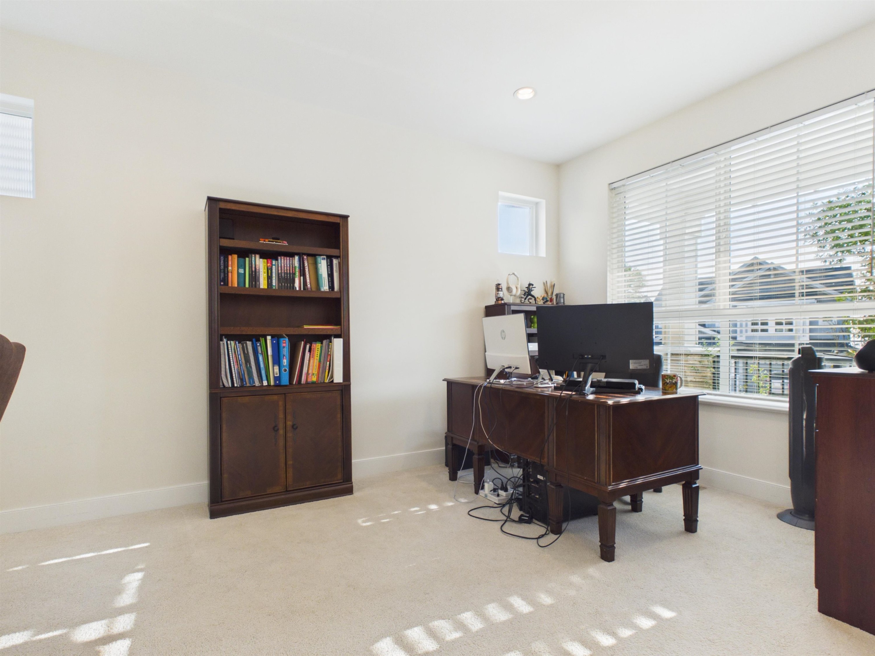 1517 Dayton Street, Coquitlam, BC - Indoor Photo Showing Office