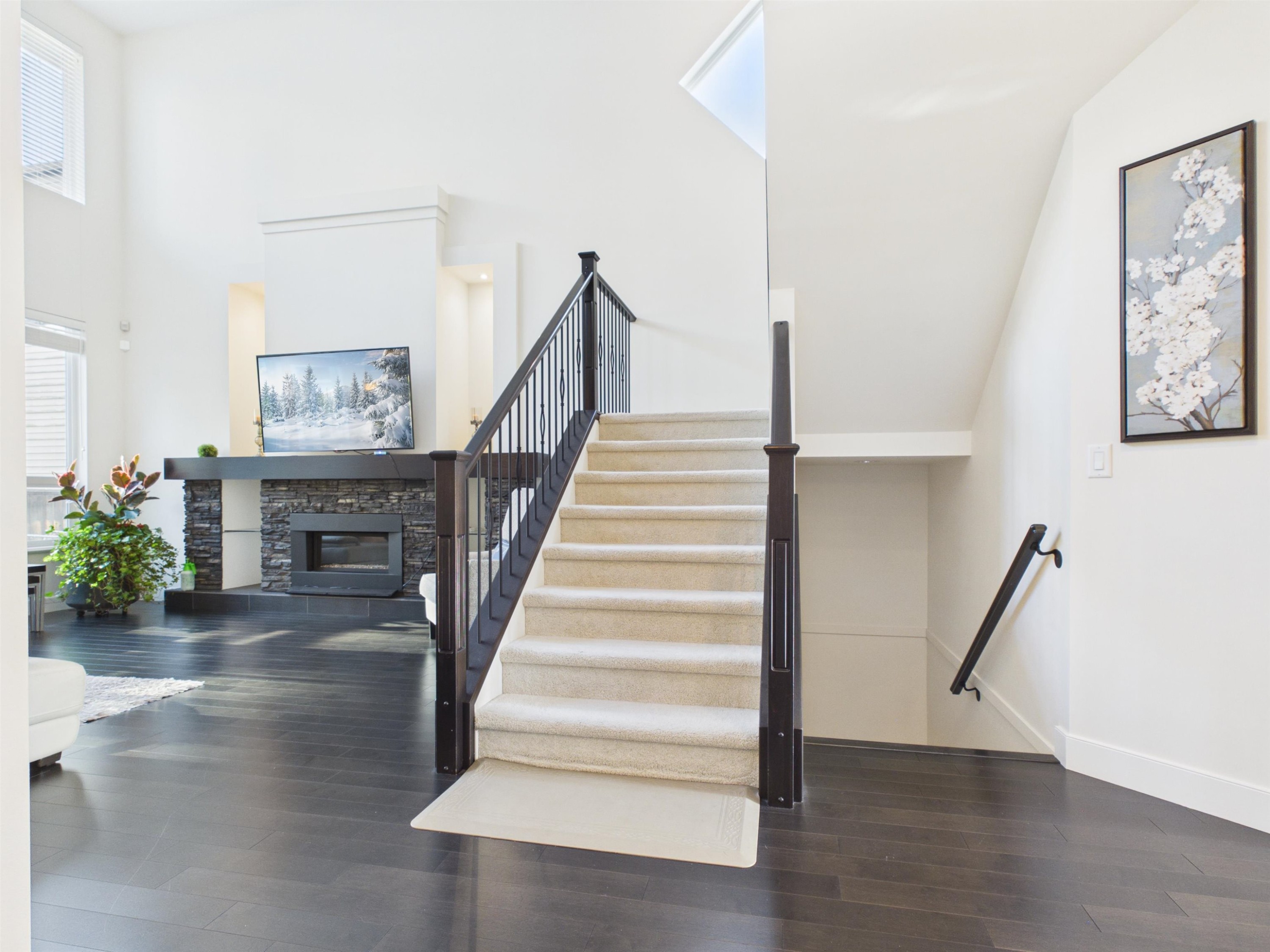 1517 Dayton Street, Coquitlam, BC - Indoor Photo Showing Other Room With Fireplace