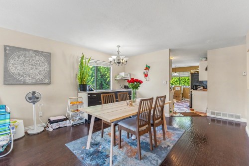 976 Hosmer Court, Coquitlam, BC - Indoor Photo Showing Dining Room
