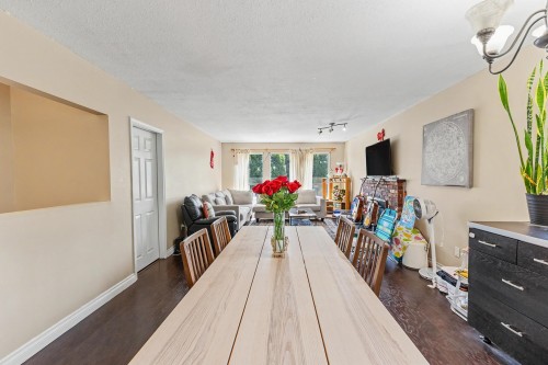 976 Hosmer Court, Coquitlam, BC - Indoor Photo Showing Dining Room
