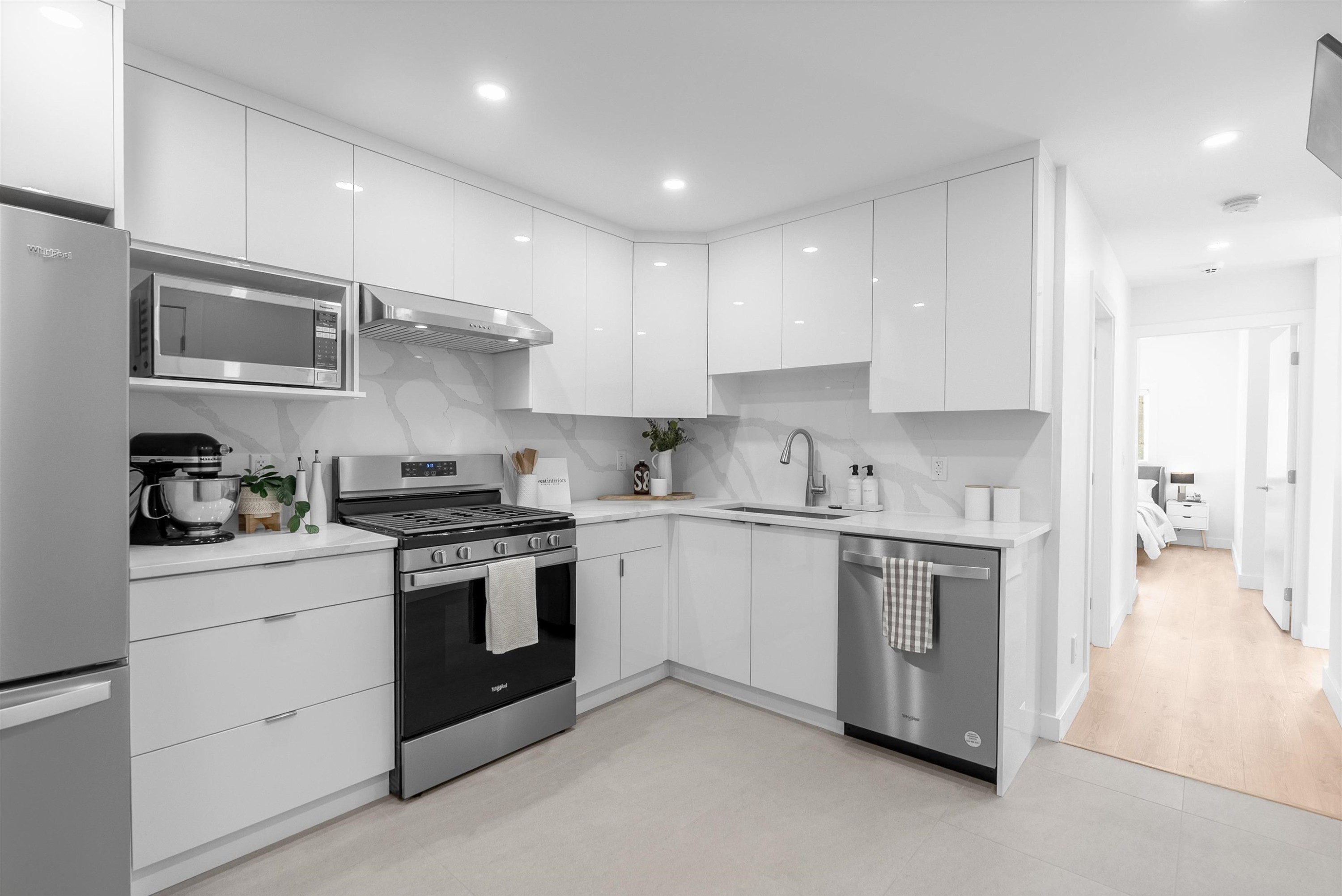 2617 Turner Street, Vancouver, BC - Indoor Photo Showing Kitchen