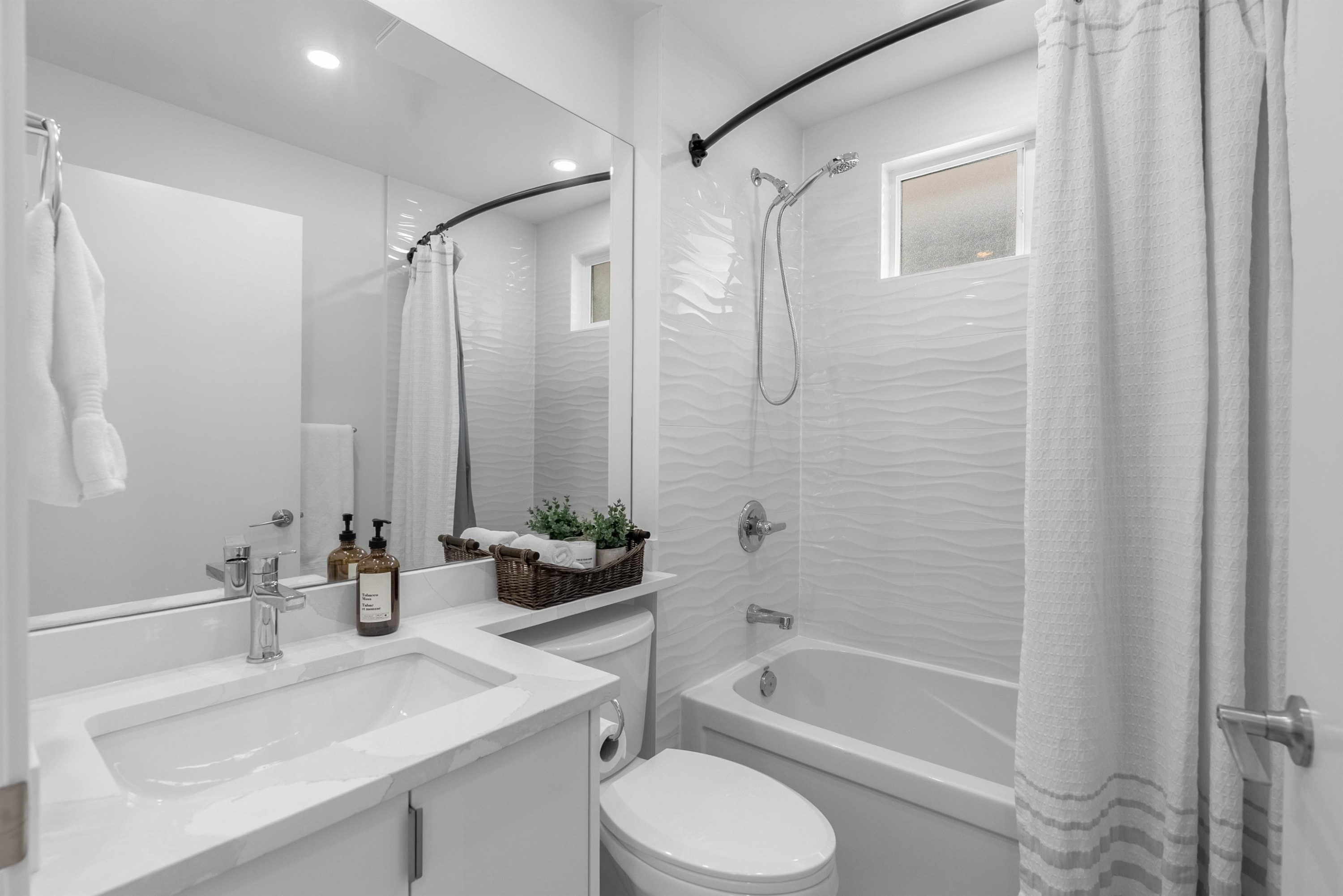 2617 Turner Street, Vancouver, BC - Indoor Photo Showing Bathroom