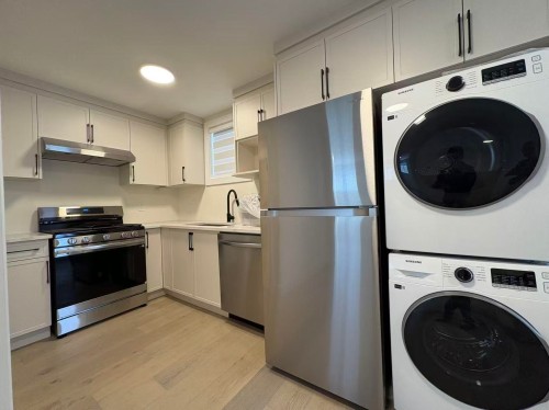 945 28Th Ave E, Vancouver, BC - Indoor Photo Showing Laundry Room