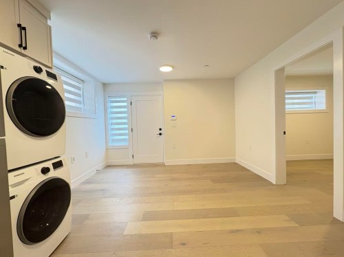 945 28Th Ave E, Vancouver, BC - Indoor Photo Showing Laundry Room