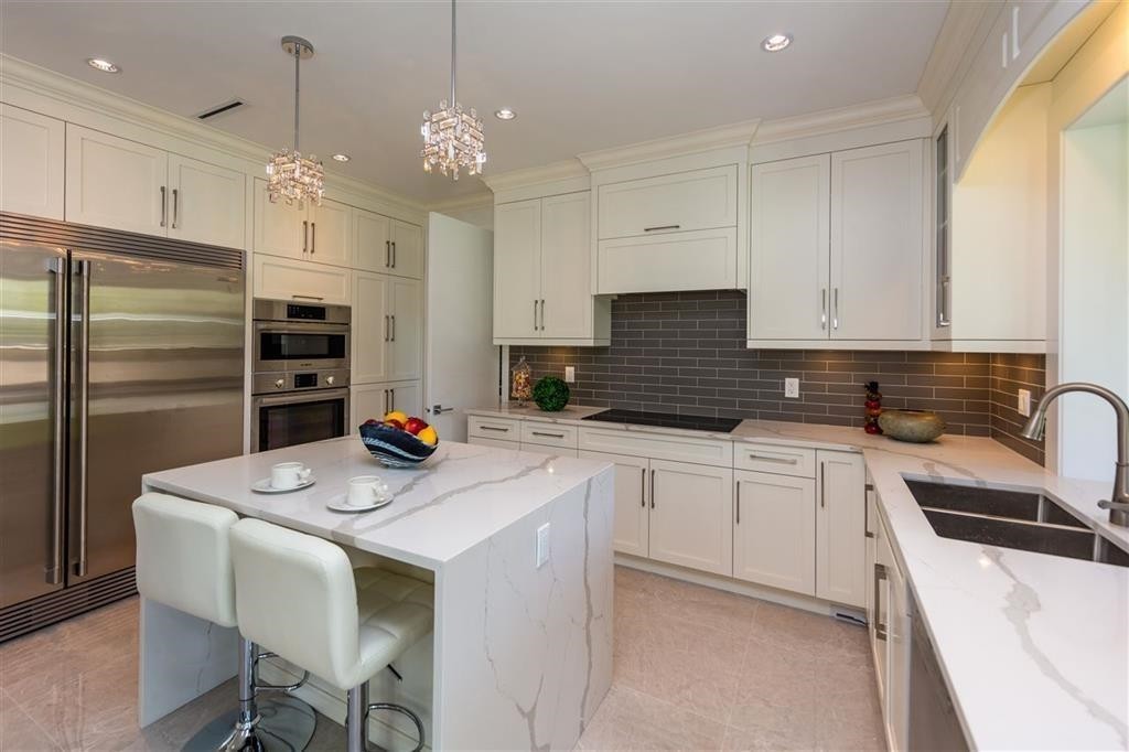 10820 Dennis Crescent, Richmond, BC - Indoor Photo Showing Kitchen With Stainless Steel Kitchen With Double Sink With Upgraded Kitchen