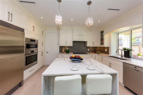 10820 Dennis Crescent, Richmond, BC - Indoor Photo Showing Kitchen With Double Sink