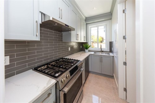 10820 Dennis Crescent, Richmond, BC - Indoor Photo Showing Kitchen