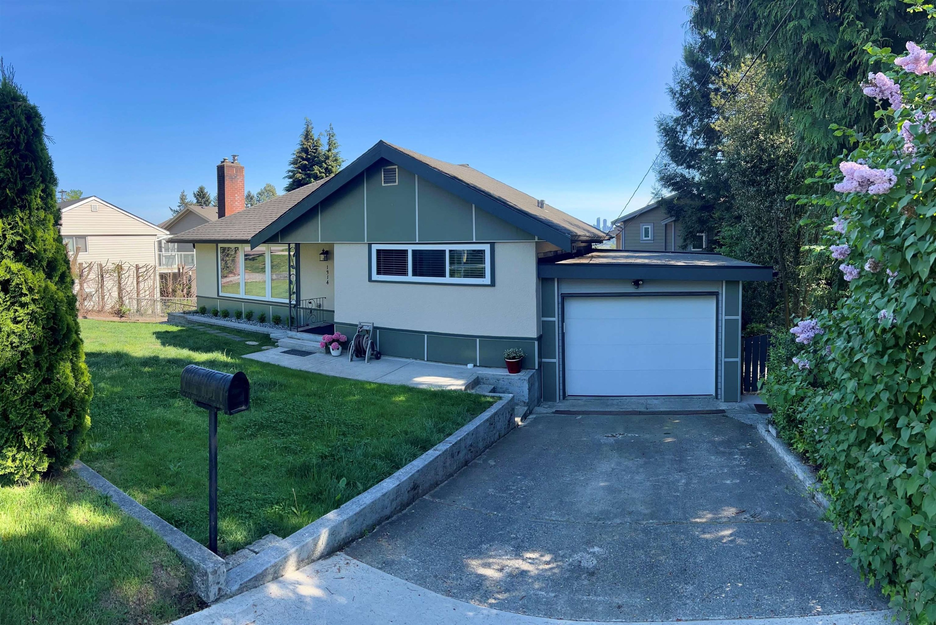 1314 Thomas Avenue, Coquitlam, BC - Outdoor