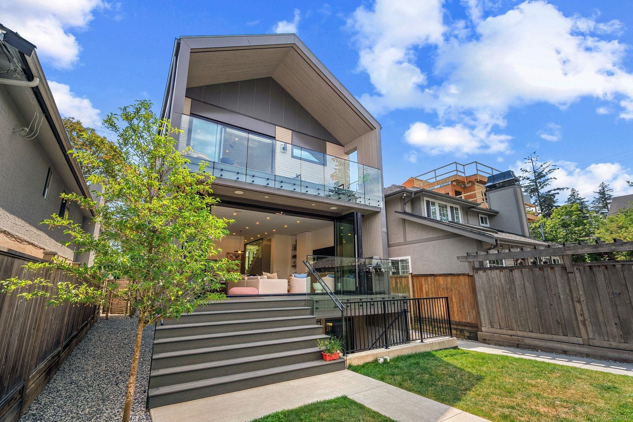 2987 40Th Avenue W, Vancouver, BC - Outdoor