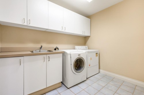 1456 47Th Avenue W, Vancouver, BC - Indoor Photo Showing Laundry Room
