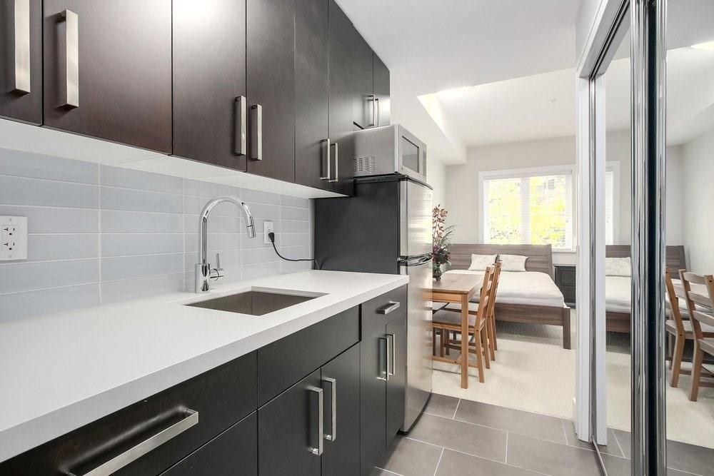 1493 Tilney Mews, Vancouver, BC - Indoor Photo Showing Kitchen With Upgraded Kitchen