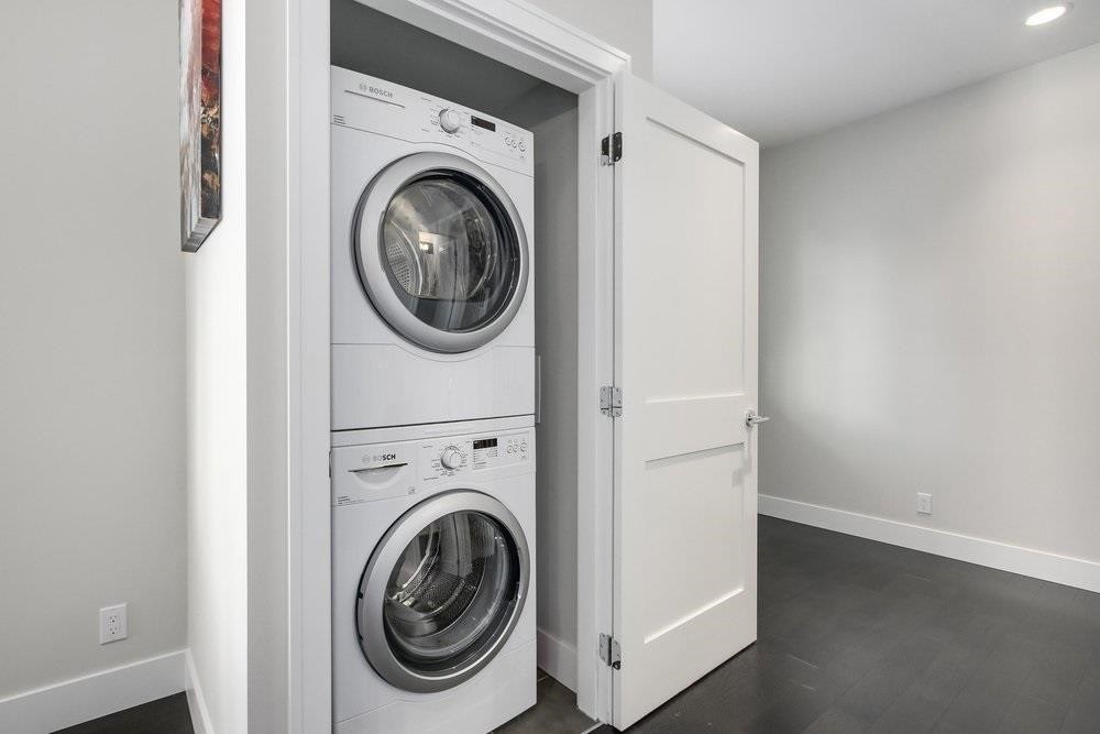 1493 Tilney Mews, Vancouver, BC - Indoor Photo Showing Laundry Room