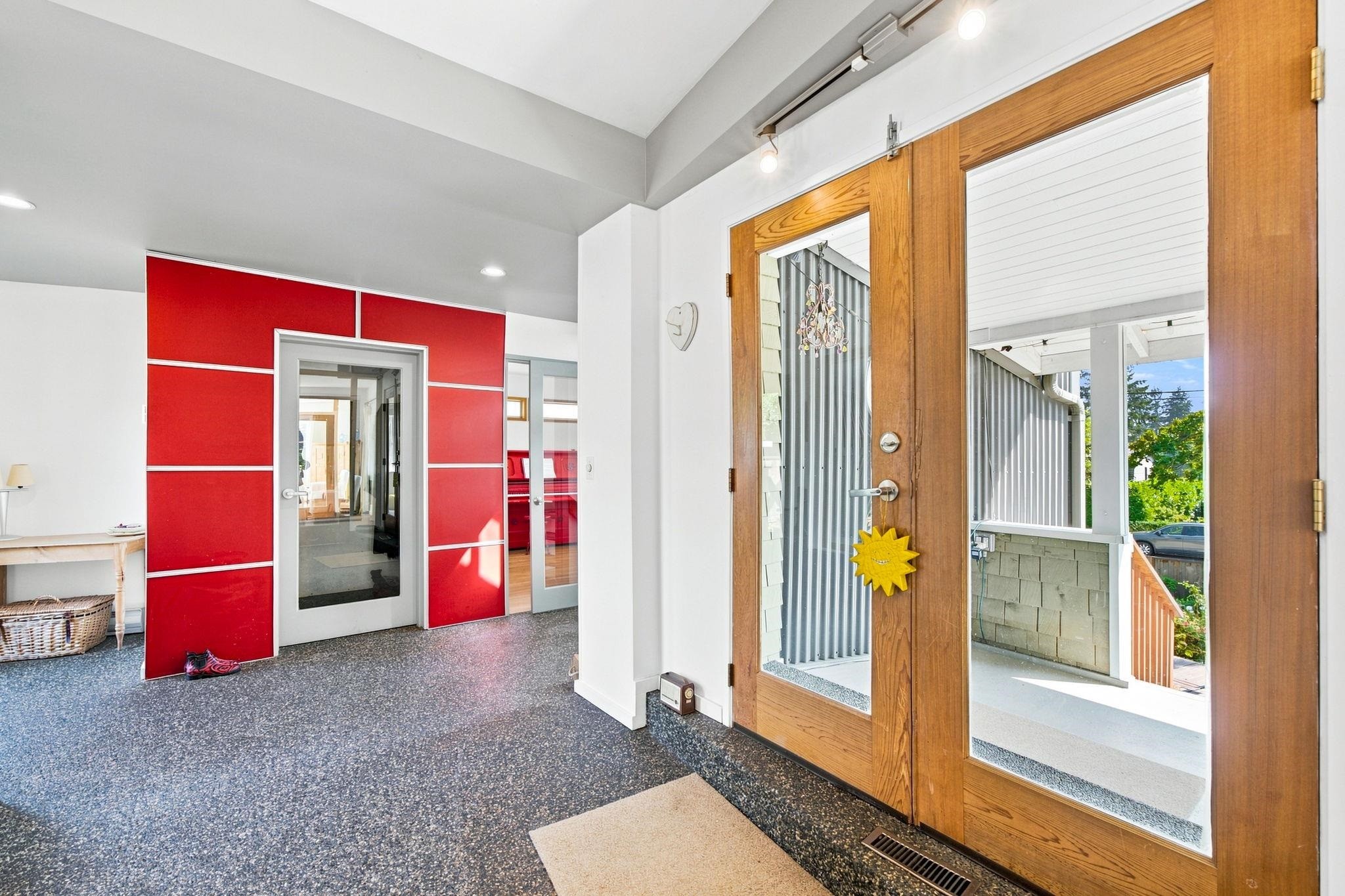 2433 Mathers Avenue, West Vancouver, BC - Indoor Photo Showing Other Room