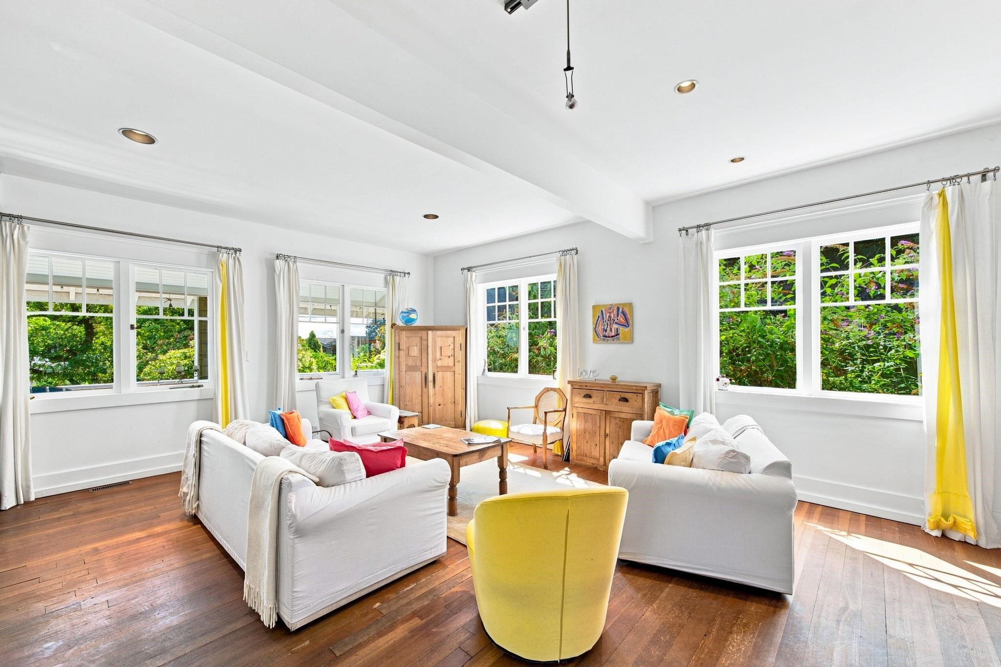 2433 Mathers Avenue, West Vancouver, BC - Indoor Photo Showing Living Room