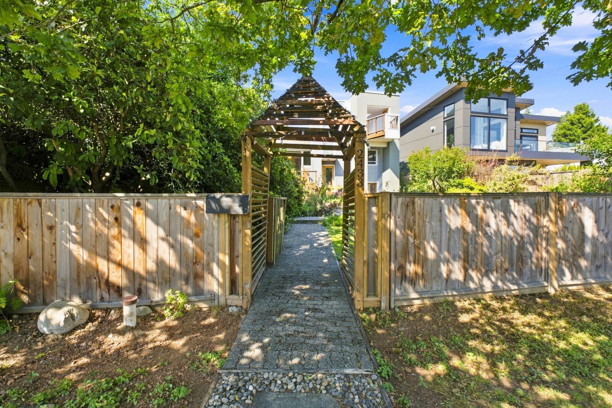 2433 Mathers Avenue, West Vancouver, BC - Outdoor