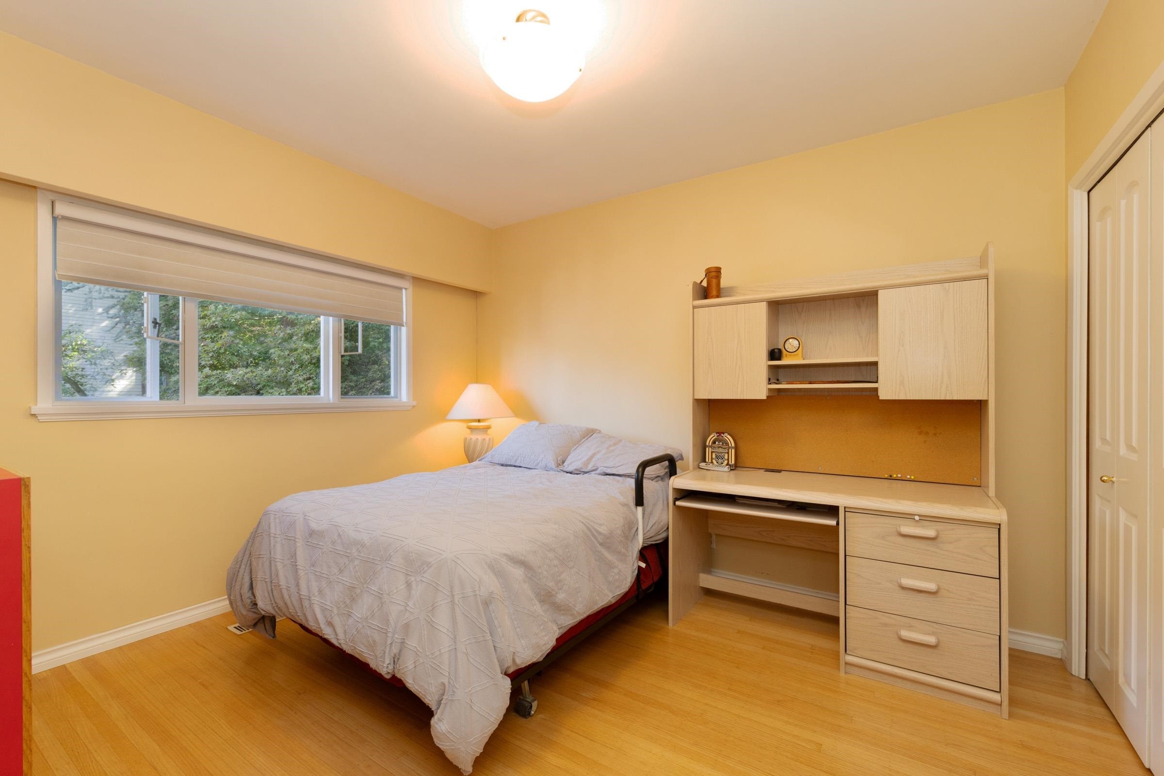 541 Cochrane Avenue, Coquitlam, BC - Indoor Photo Showing Bedroom