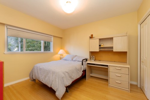 541 Cochrane Avenue, Coquitlam, BC - Indoor Photo Showing Bedroom