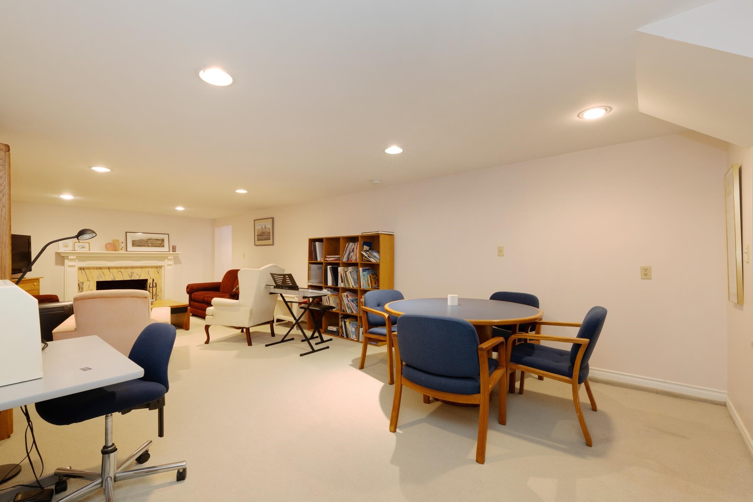 541 Cochrane Avenue, Coquitlam, BC - Indoor Photo Showing Office