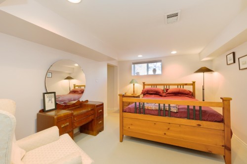 541 Cochrane Avenue, Coquitlam, BC - Indoor Photo Showing Bedroom