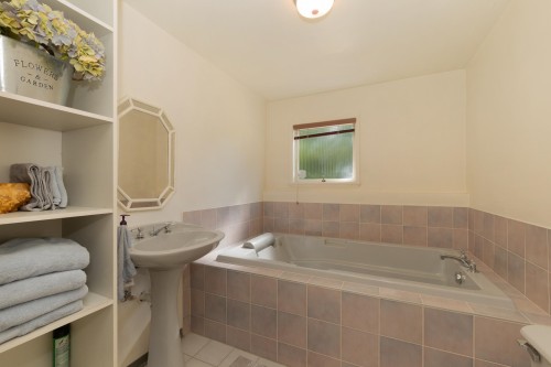 541 Cochrane Avenue, Coquitlam, BC - Indoor Photo Showing Bathroom