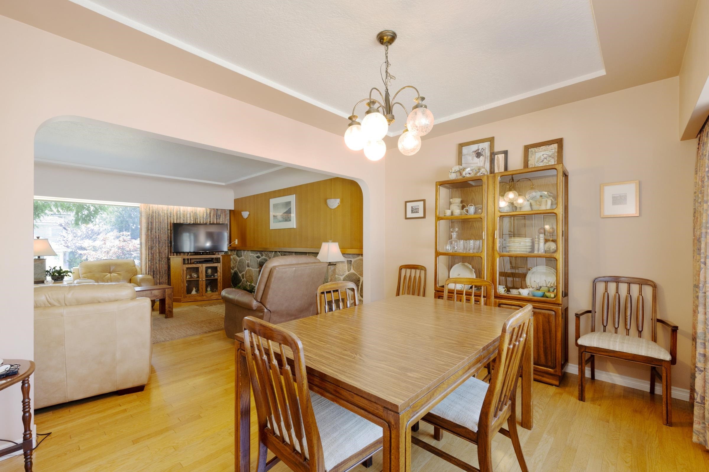 541 Cochrane Avenue, Coquitlam, BC - Indoor Photo Showing Dining Room