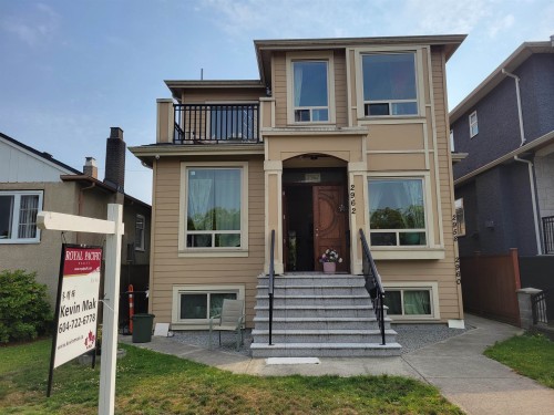 2962 Kitchener Street, Vancouver, BC - Outdoor With Facade