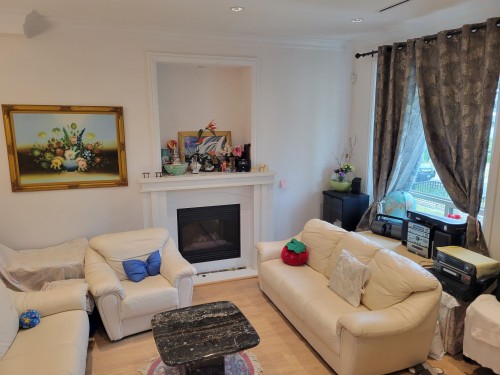 2962 Kitchener Street, Vancouver, BC - Indoor Photo Showing Living Room With Fireplace
