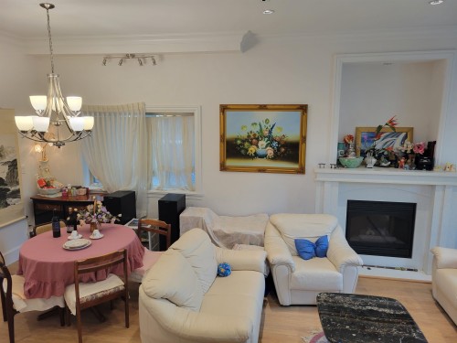 2962 Kitchener Street, Vancouver, BC - Indoor Photo Showing Living Room With Fireplace