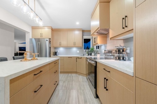 2131 Fraserview Drive, Vancouver, BC - Indoor Photo Showing Kitchen With Upgraded Kitchen